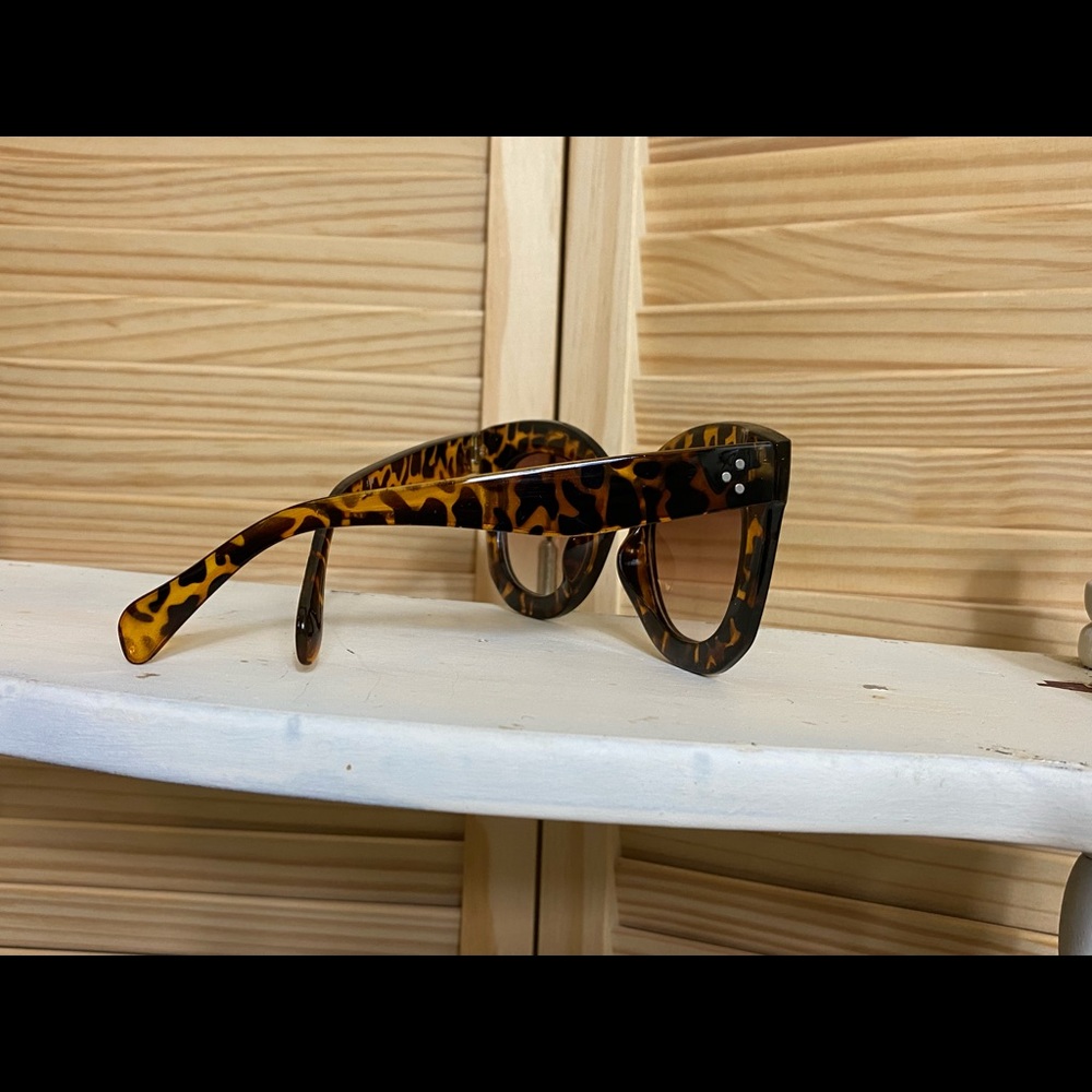 NWOT Oversized Cat Eye Tortoise Sunglasses Vintage Style - Picture 3 of 5